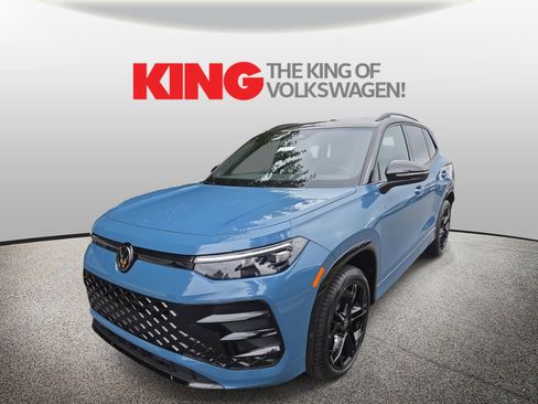 New 2025 Volkswagen Tiguan SE R-Line image 3