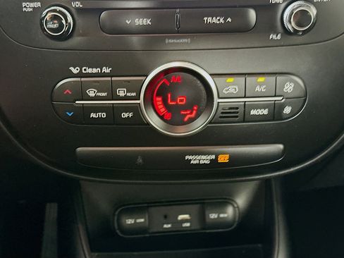 Used 2017 Kia Soul + FWD image 22