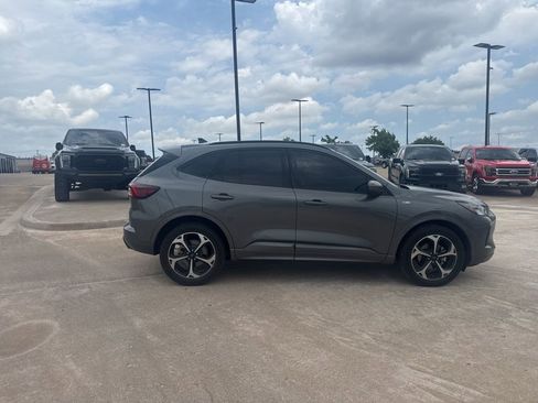 Used 2023 Ford Escape ST-Line Select w/ Tech Pack #2 AWD/4WD image 3