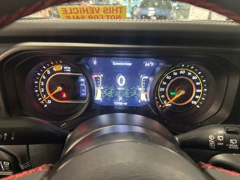 Used 2024 Jeep Wrangler Unlimited Rubicon w/ Dual Top Group AWD/4WD image 18