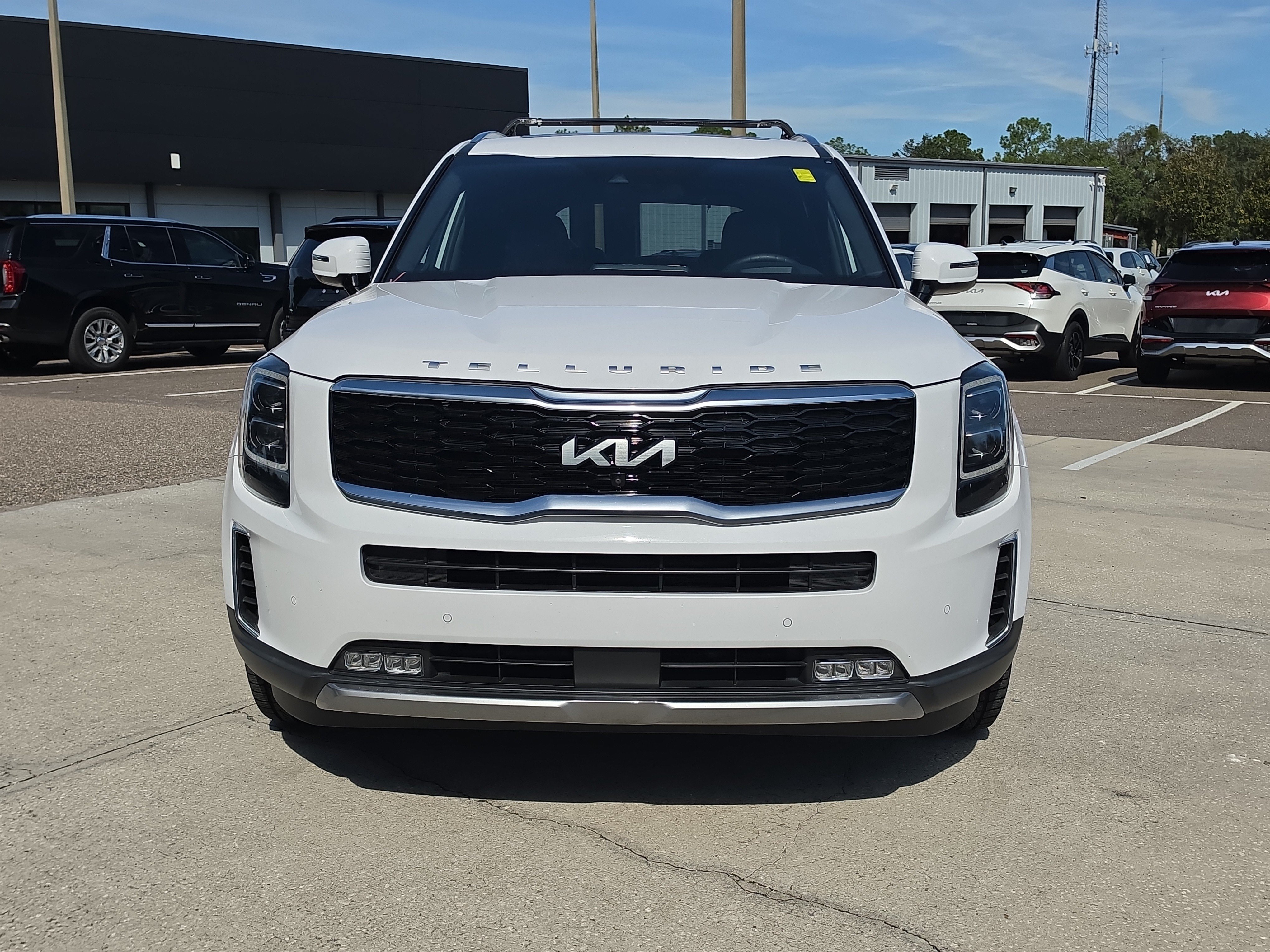 Certified 2022 Kia Telluride SX w/ SX Prestige Package AWD/4WD image 3