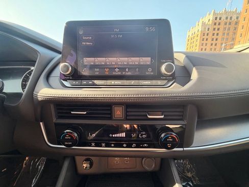 Certified 2025 Nissan Rogue SV FWD image 21