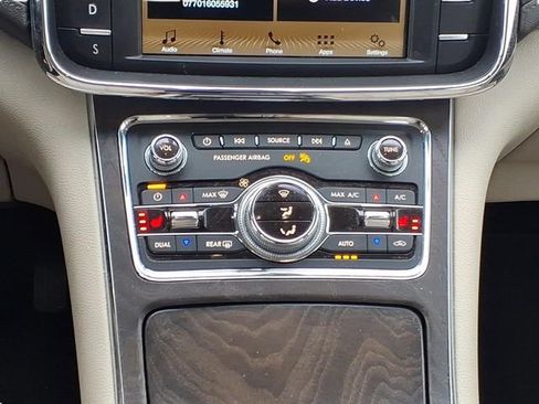 Used 2017 Lincoln Continental Premiere image 19