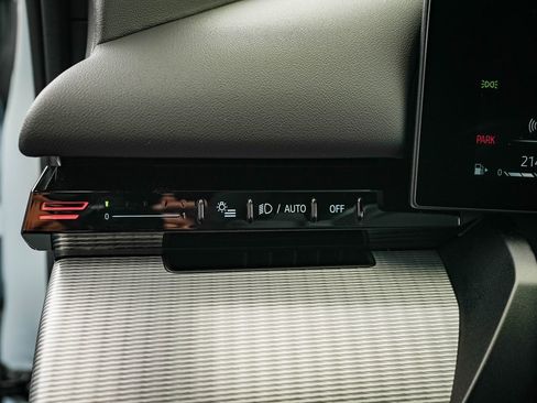 New 2026 BMW 530i xDrive w/ M Sport Package image 40