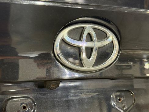 Used 2019 Toyota C-HR XLE FWD image 30