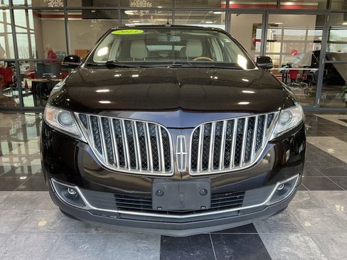 Used 2013 Lincoln MKX FWD image 2