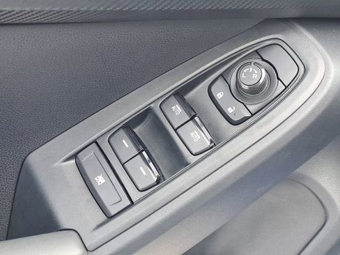 Used 2025 Subaru Crosstrek 2.0i Premium image 17