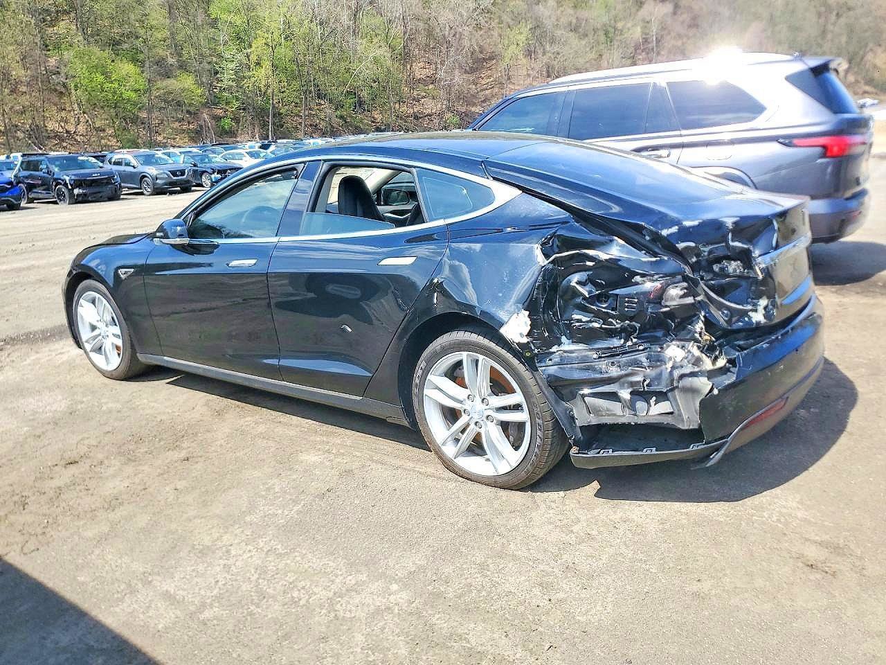 Used 2015 Tesla Model S AWD image 3