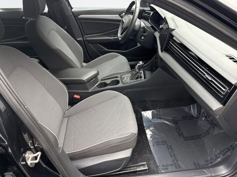 Used 2025 Volkswagen Jetta Sport image 16