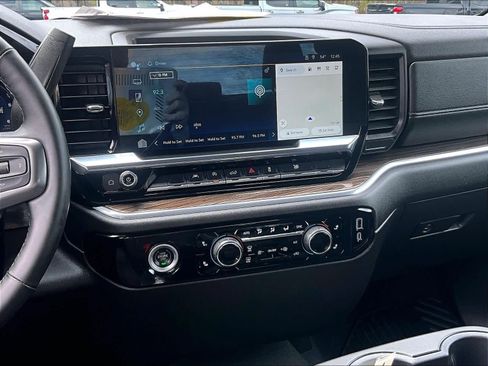 Used 2024 Chevrolet Silverado 1500 LT image 17