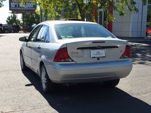 Used 2003 Ford Focus SE FWD image 7