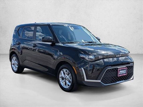 Used 2024 Kia Soul LX w/ Option Group 015 FWD image 3