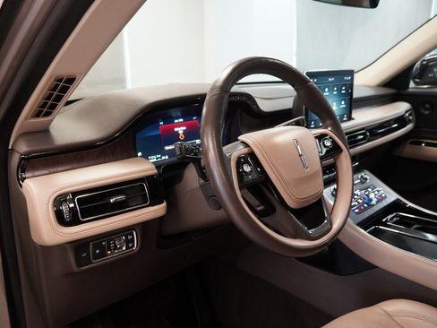 Used 2020 Lincoln Aviator Reserve w/ Equipment Group 201A image 7