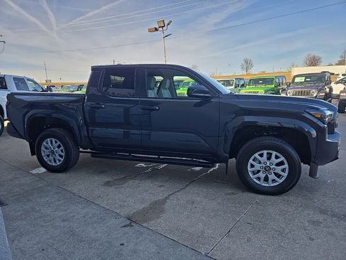 Used 2025 Toyota Tacoma SR5 image 13