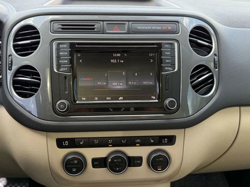 Used 2017 Volkswagen Tiguan SEL image 24