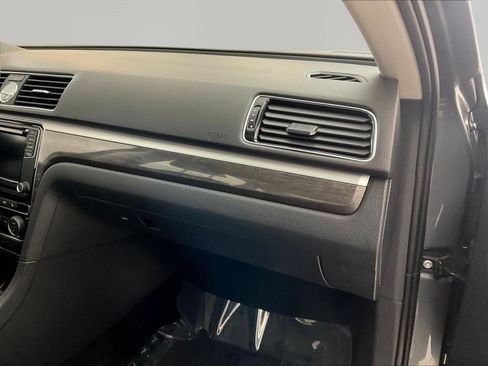 Used 2017 Volkswagen Passat 1.8T SE w/ SE Lighting Package FWD image 26