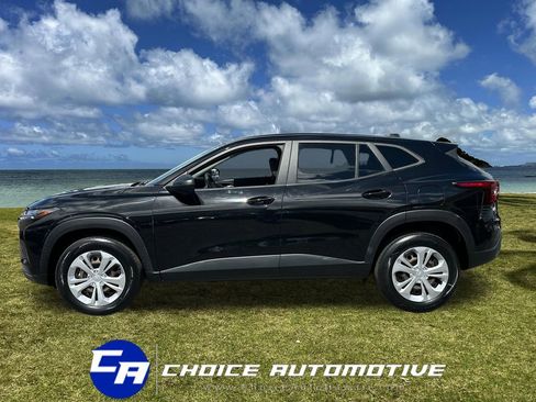 Used 2024 Chevrolet Trax LS FWD image 3