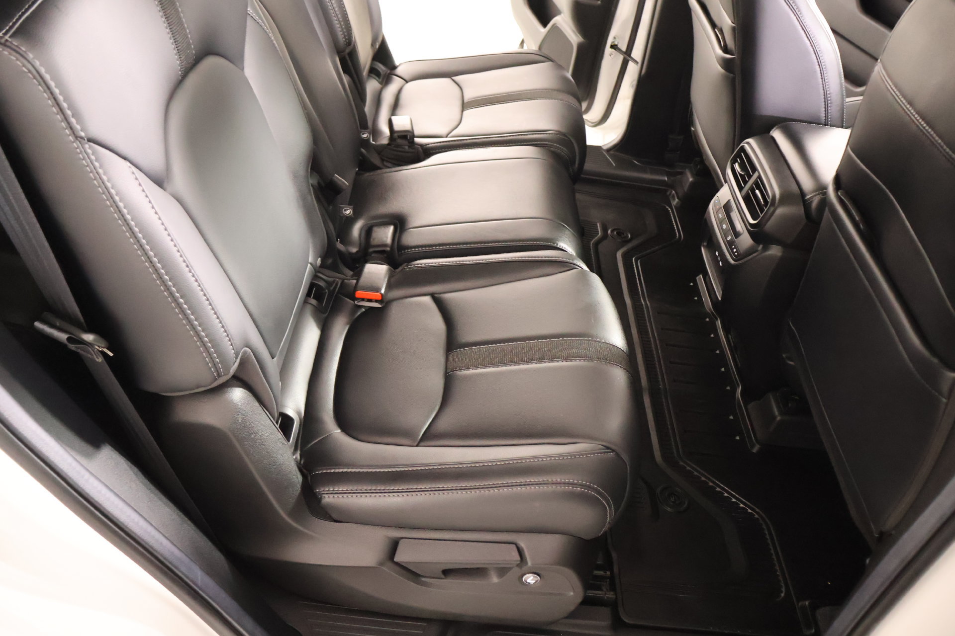Used 2025 Honda Pilot Touring image 15