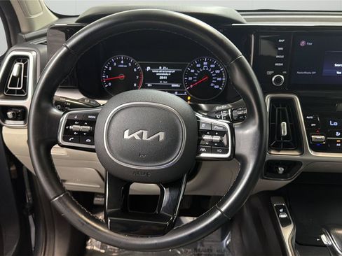 Used 2022 Kia Sorento S FWD image 22