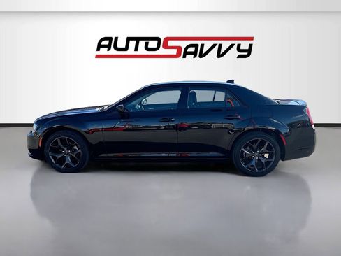 Used 2023 Chrysler 300 Touring w/ Sport Appearance Package RWD image 4