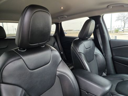 Used 2020 Jeep Cherokee Latitude Plus image 30