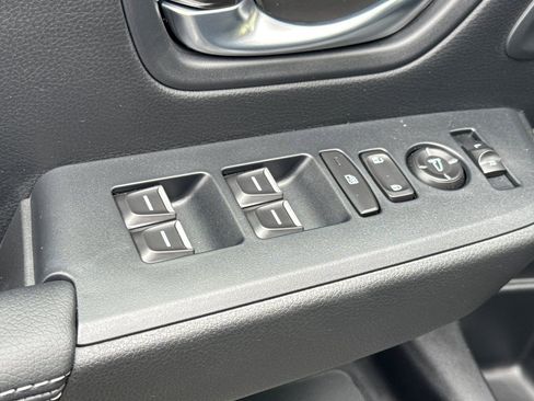 Used 2025 Honda Pilot Touring image 11