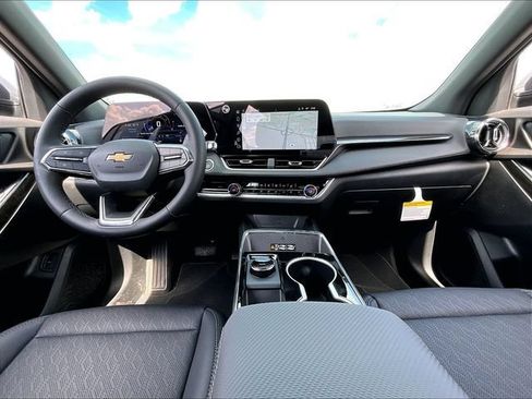 New 2027 Chevrolet Equinox LT w/ Convenience Package II FWD image 11