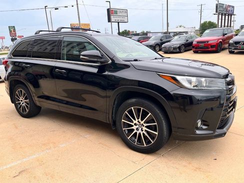 Used 2018 Toyota Highlander SE AWD/4WD image 6