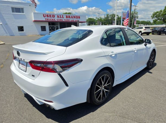 Used 2024 Toyota Camry SE w/ Cold Weather Package FWD image 4