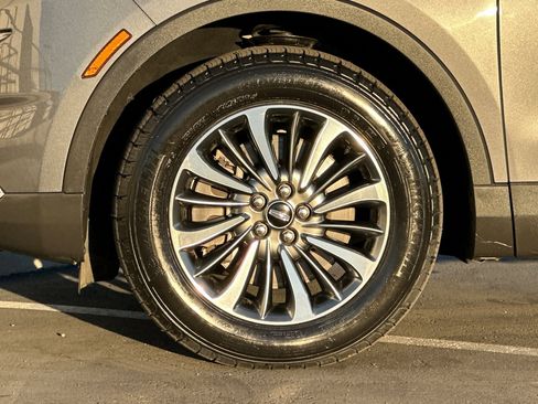 Used 2022 Lincoln Nautilus FWD w/ Premium Package image 26