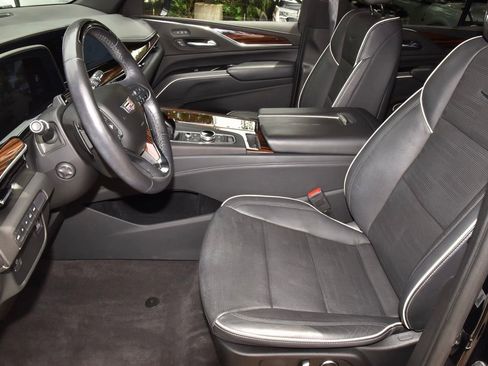 Used 2023 Cadillac Escalade Premium Luxury AWD/4WD image 13