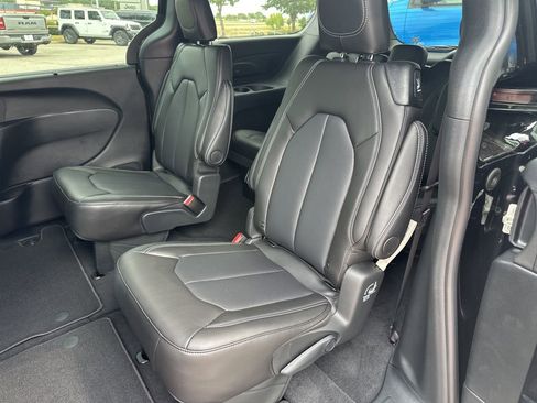 New 2026 Chrysler Pacifica Select image 48