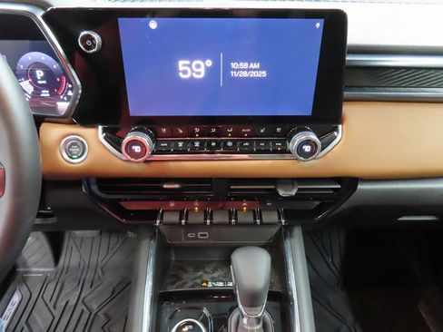 Used 2024 GMC Canyon AT4 w/ AT4 Premium Package image 13