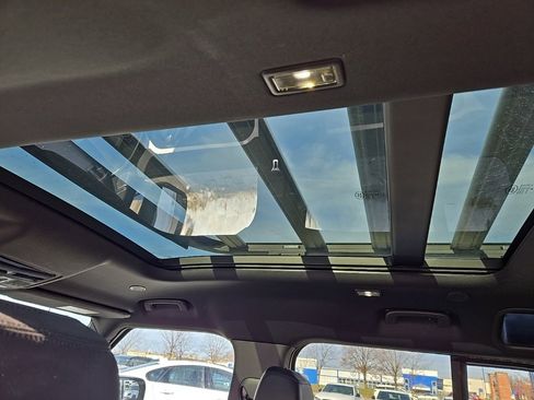 Used 2023 Land Rover Defender 110 S image 15