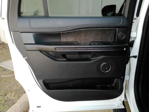 Used 2021 Ford Expedition Max Limited RWD image 19