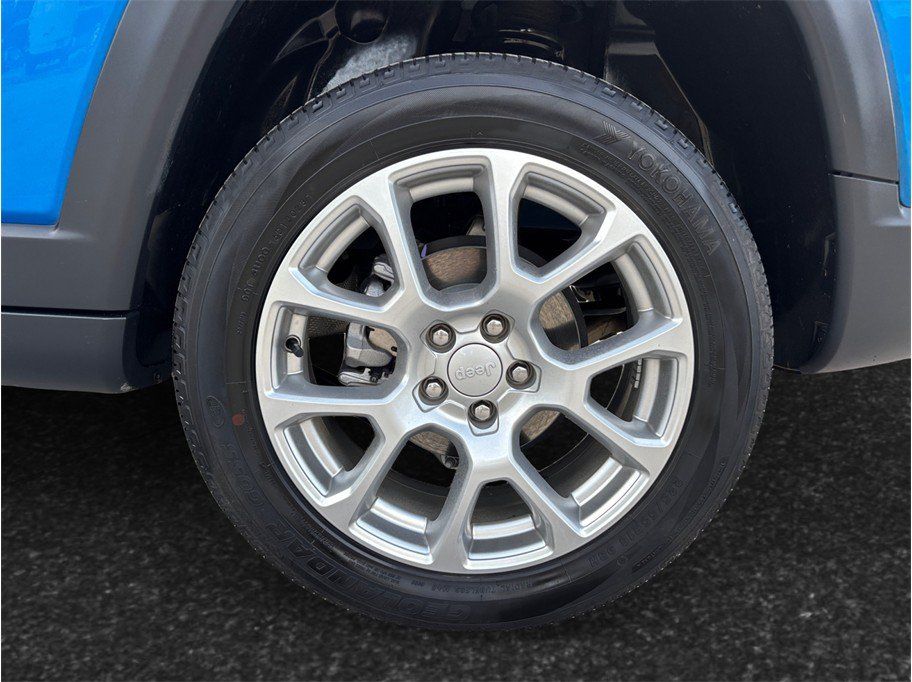 Used 2024 Jeep Compass Latitude AWD/4WD image 15