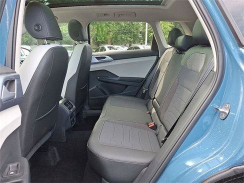 New 2025 Volkswagen Taos SE image 7