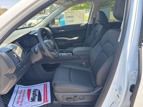 New 2026 Nissan Pathfinder SL w/ SL Premium Package AWD/4WD image 10