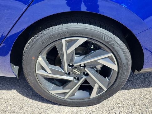 Used 2025 Hyundai Elantra Sport FWD image 12