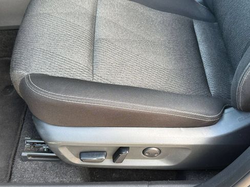 Used 2025 Nissan Rogue SV FWD image 18