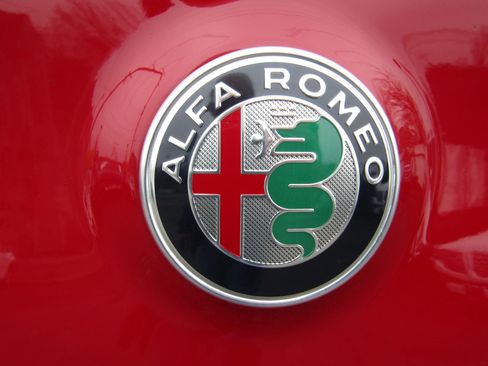 Used 2019 Alfa Romeo Stelvio Ti Sport w/ Quick Order Package 22S Sport AWD/4WD image 11