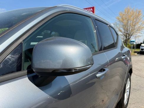 Used 2019 Volvo XC40 T5 Momentum image 13