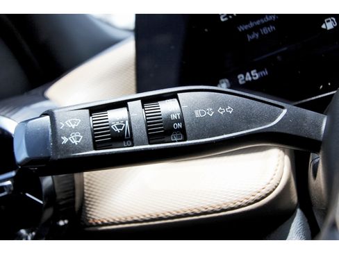 Used 2025 Chevrolet Equinox ACTIV w/ Convenience Package III image 19