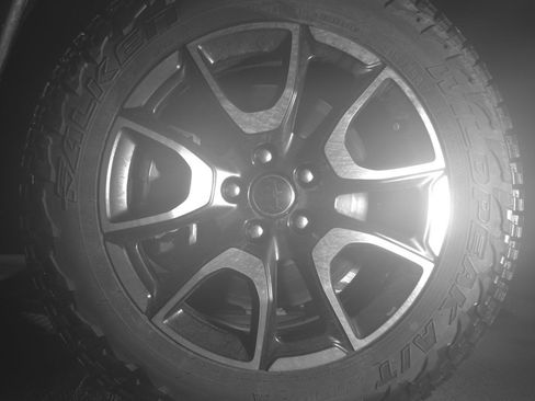 Used 2025 Jeep Compass Trailhawk AWD/4WD image 12
