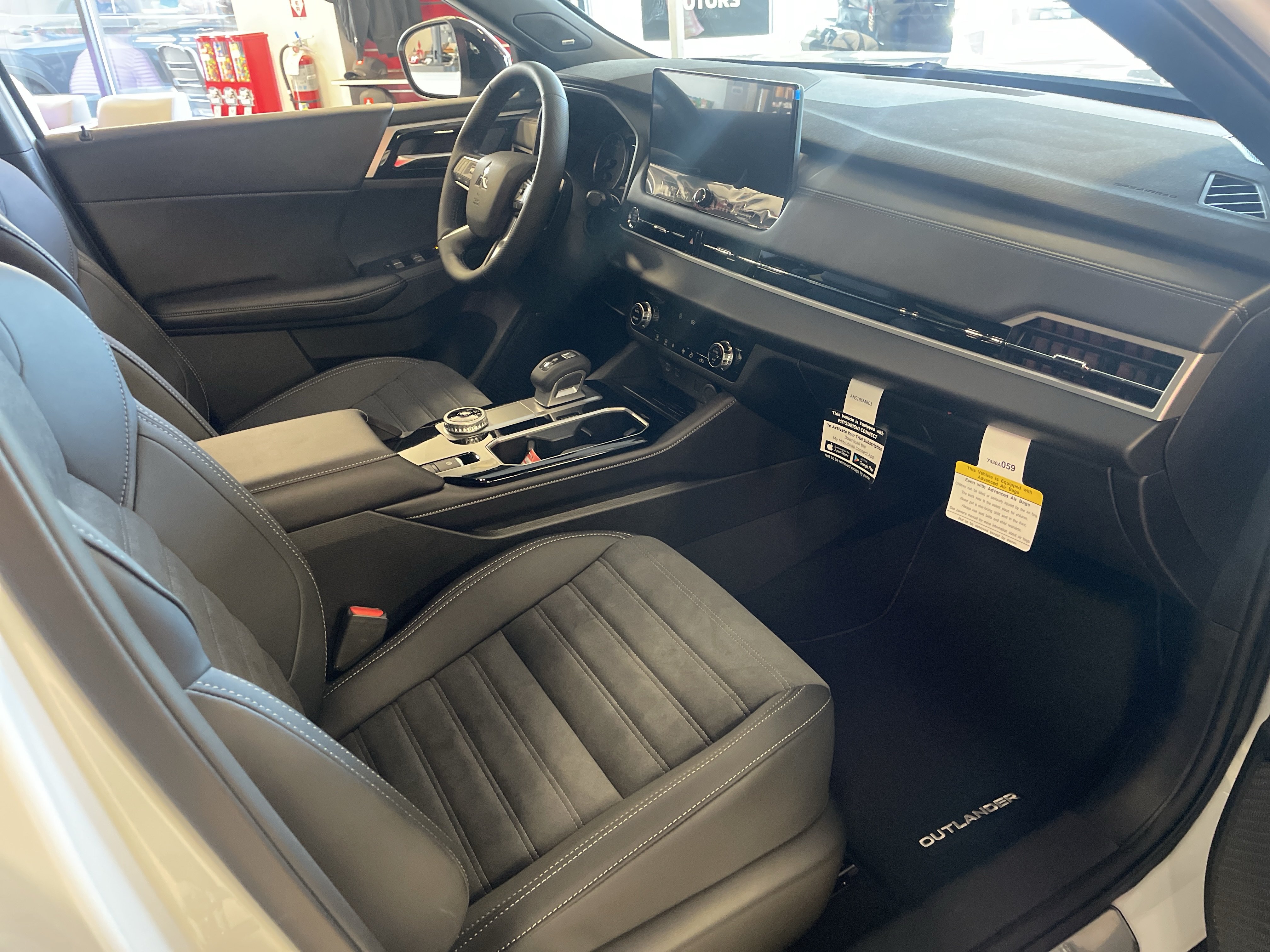 New 2026 Mitsubishi Outlander LE AWD/4WD image 13