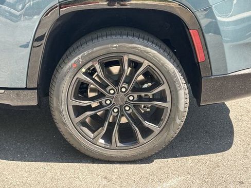 New 2026 Jeep Grand Wagoneer Summit image 19