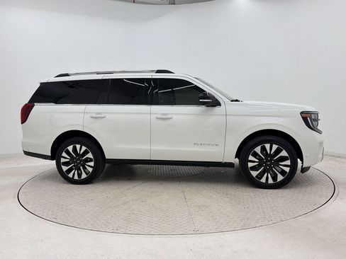 Used 2025 Ford Expedition Platinum w/ Driver's Package AWD/4WD image 8