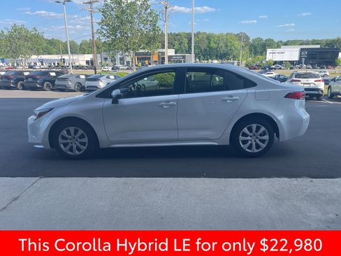 Used 2025 Toyota Corolla LE FWD image 17
