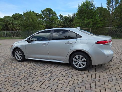 Certified 2025 Toyota Corolla LE FWD image 9
