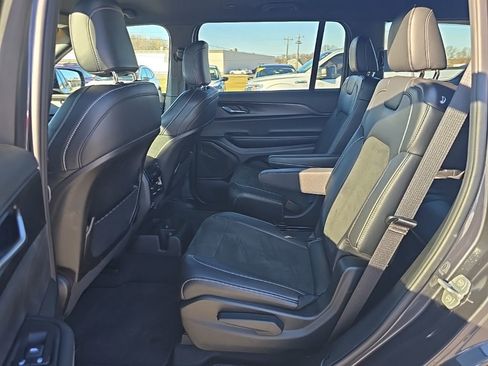 Certified 2025 Jeep Grand Cherokee L Altitude image 18